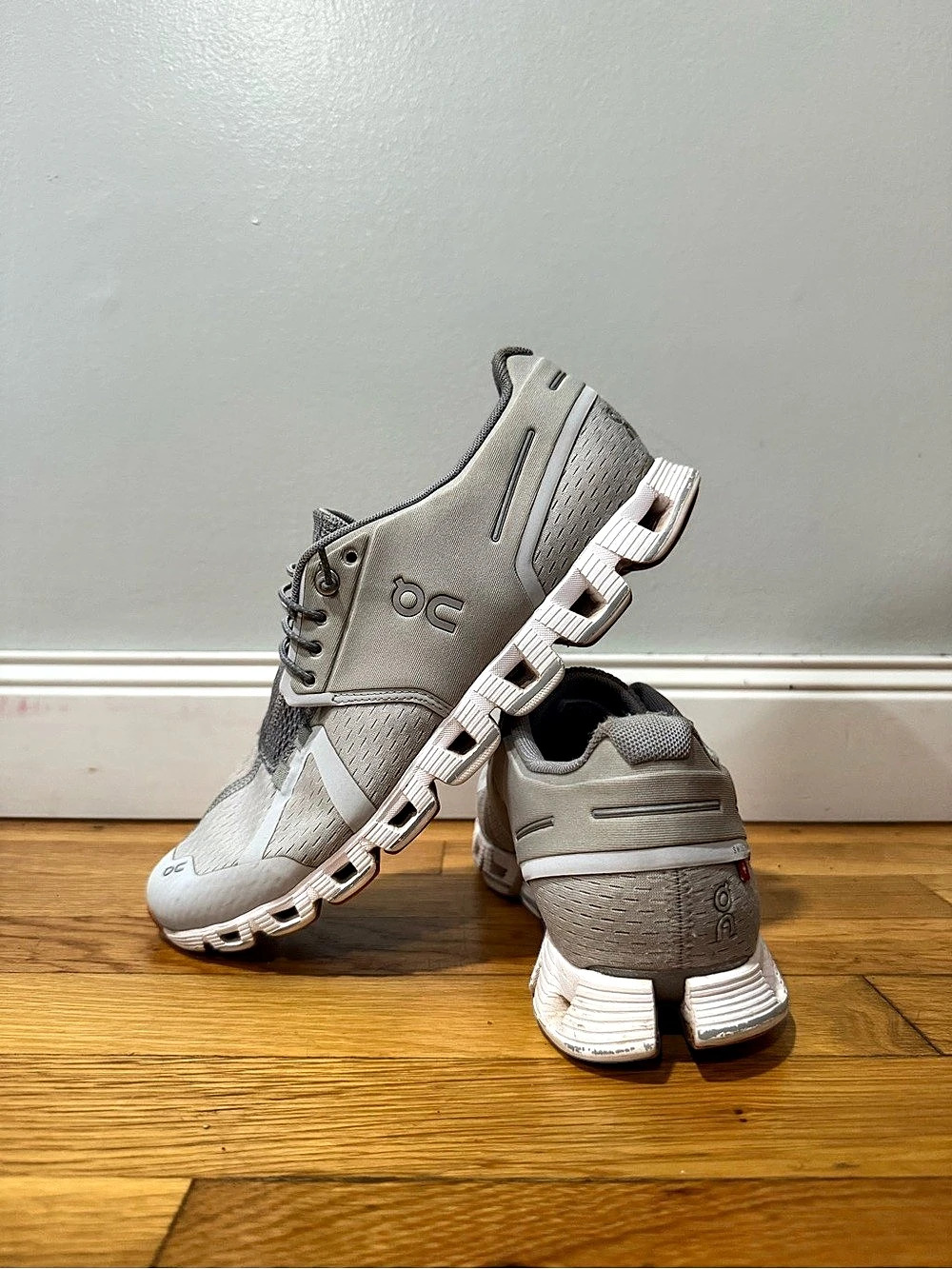 On Cloudflyer Women's Sneakers US 8.5 Gray & White